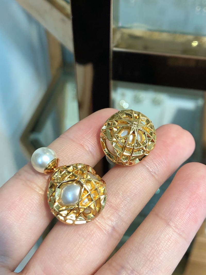 chr1st1an D10r earrings
